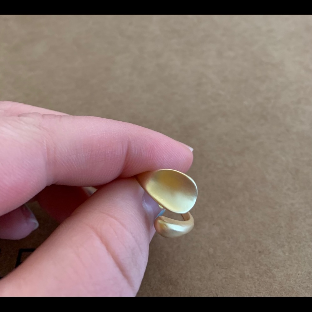 Gold ring - Picture 2 of 2